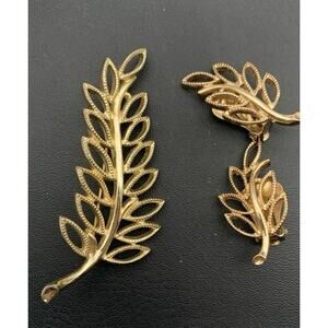 Vintage EmJ Emmons Gold Tone Fern Shaped Brooch W/ Clip On Earrings Set Marked